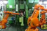 3个工业机器人与6个镦锻机的完美配合